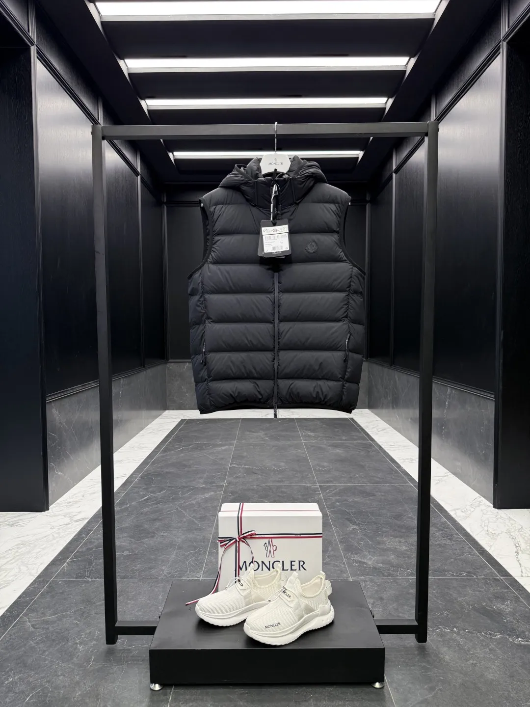 Moncler Valmasque Vest Black Hooded Style