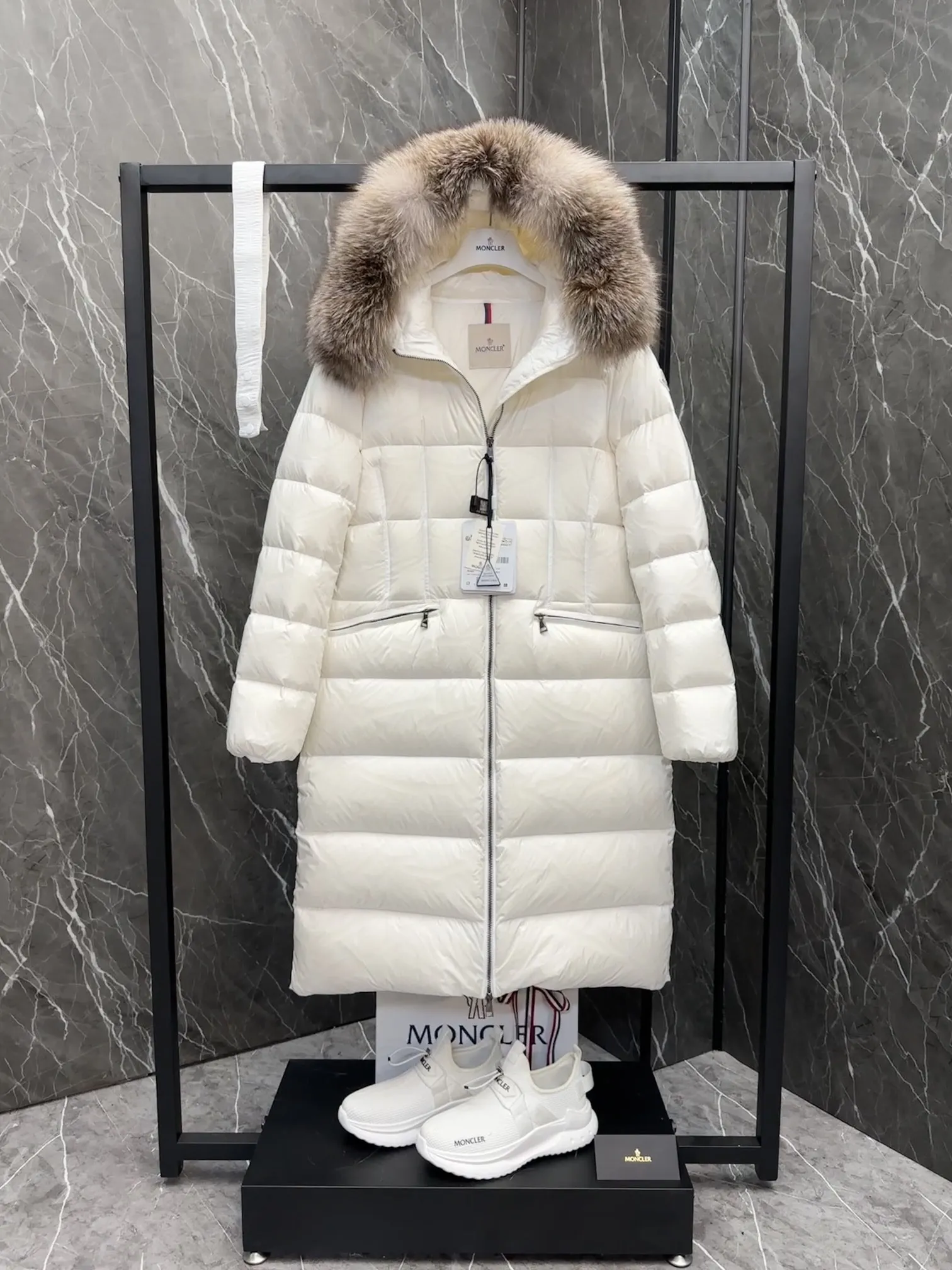Moncler Boedic Down Jacket White Fur Trim - Image 3