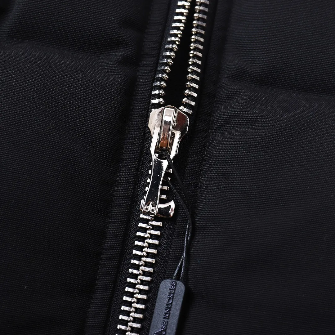 Moose Knuckles Vest Black Quilted Style - Image 7