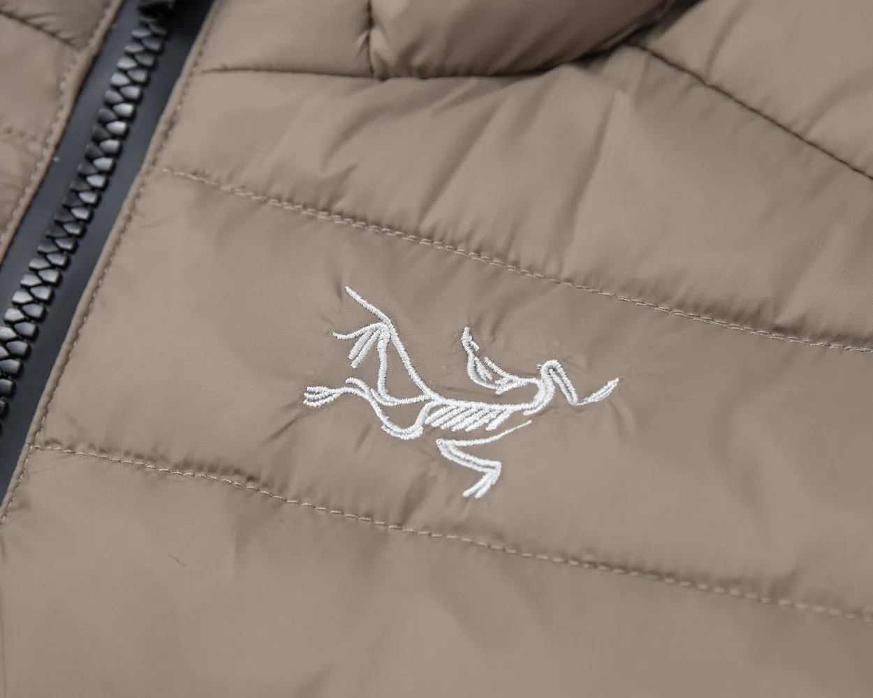 Arcteryx Thorium Jacket Beige Hooded - Image 5