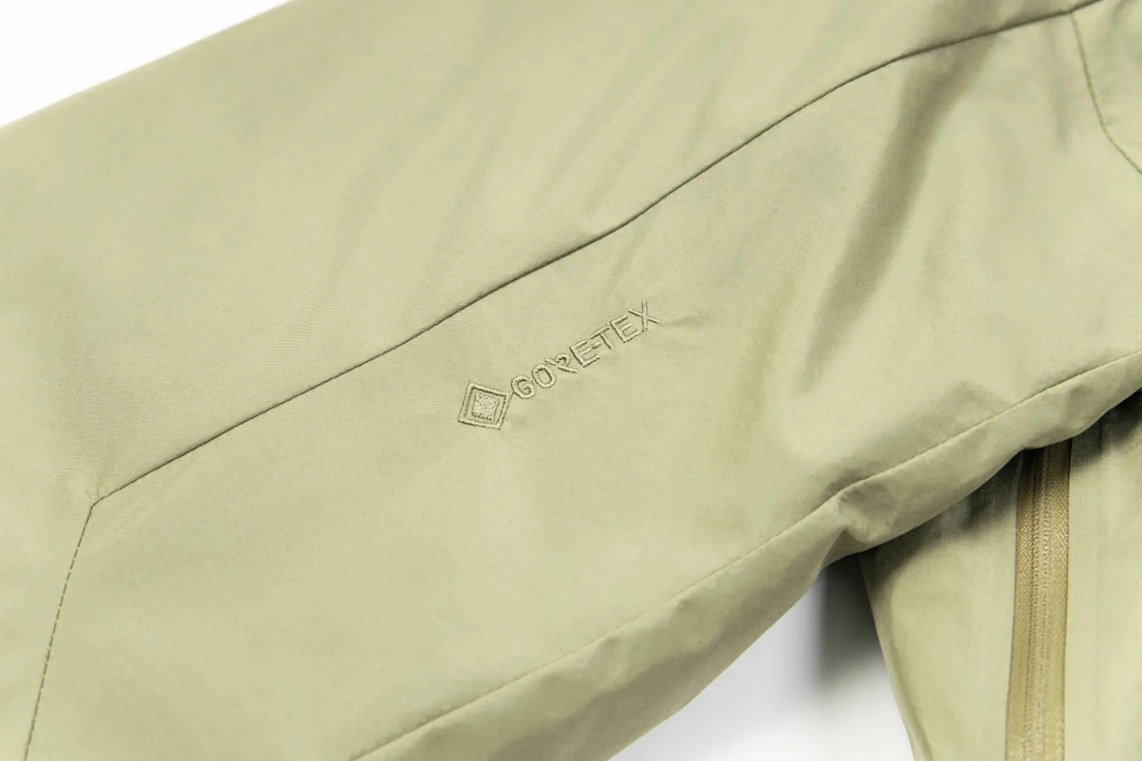Arc'teryx Macai Jacket Ethereal Green Hooded - Image 9