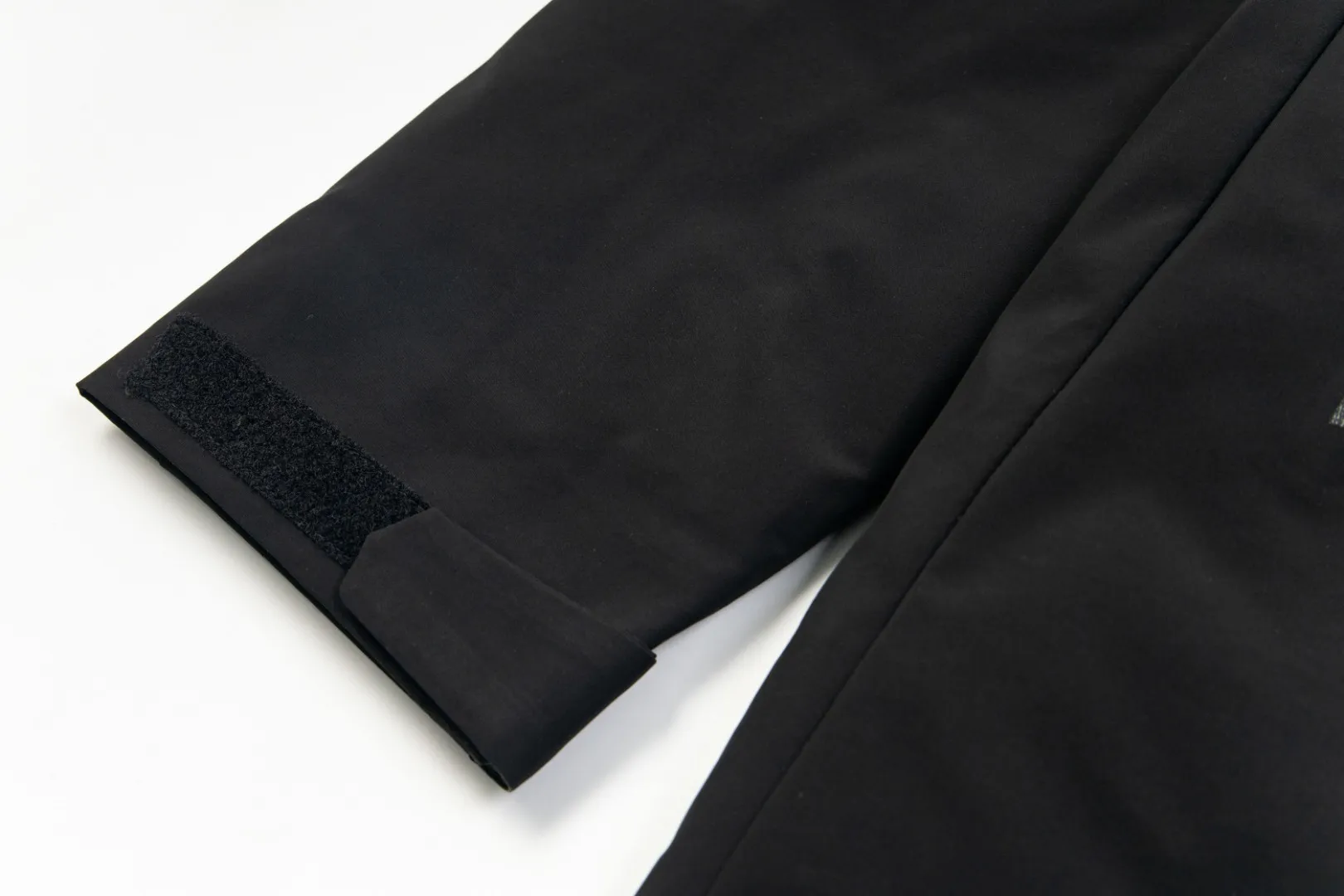 Arc'teryx Macai Jacket Black Hooded Style - Image 14