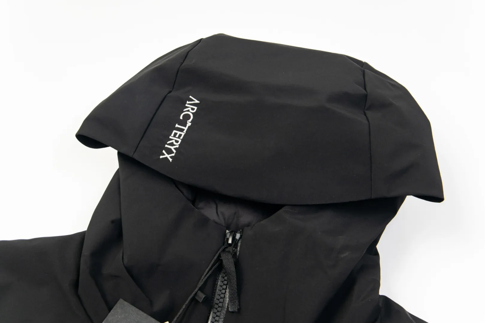 Arc'teryx Macai Jacket Black Hooded Style - Image 4