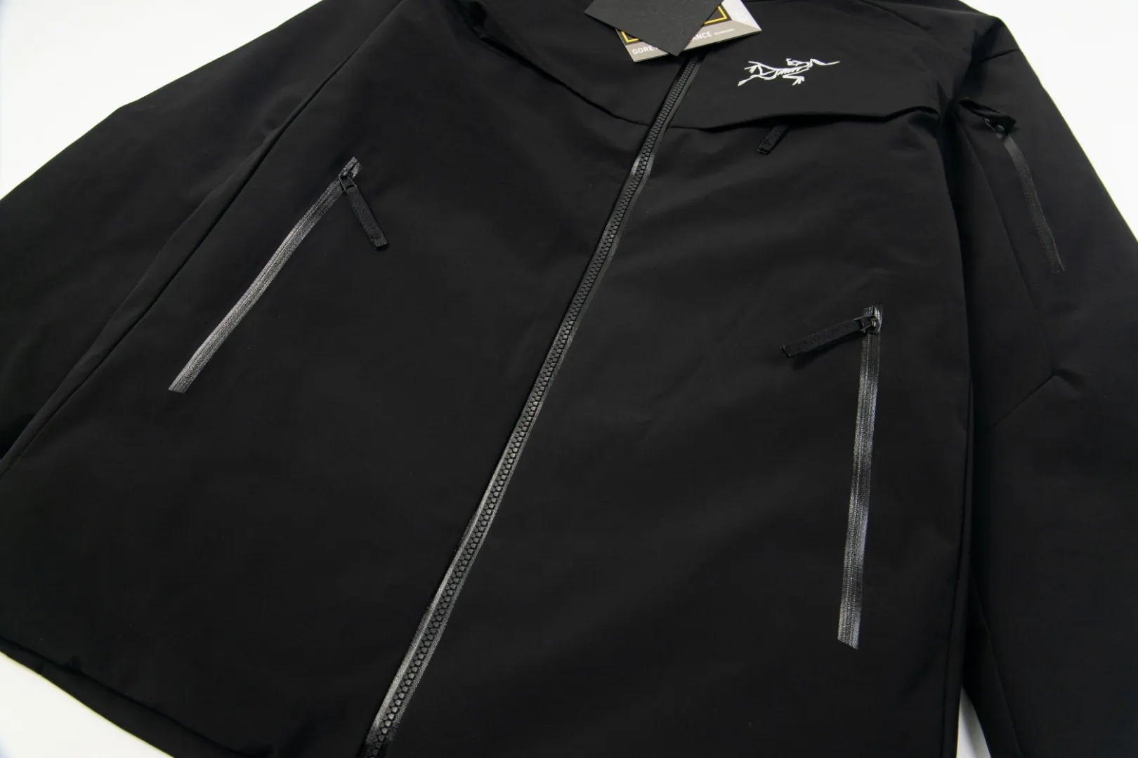 Arc'teryx Macai Jacket Black Hooded Style - Image 5