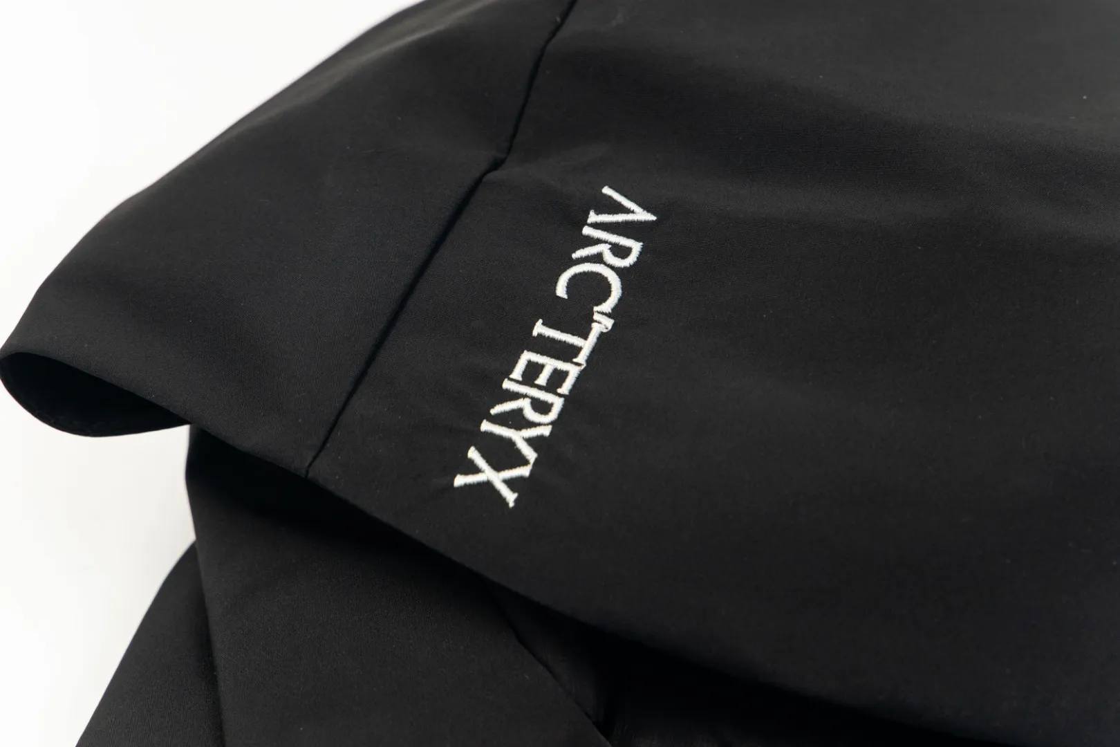 Arc'teryx Macai Jacket Black Hooded Style - Image 8