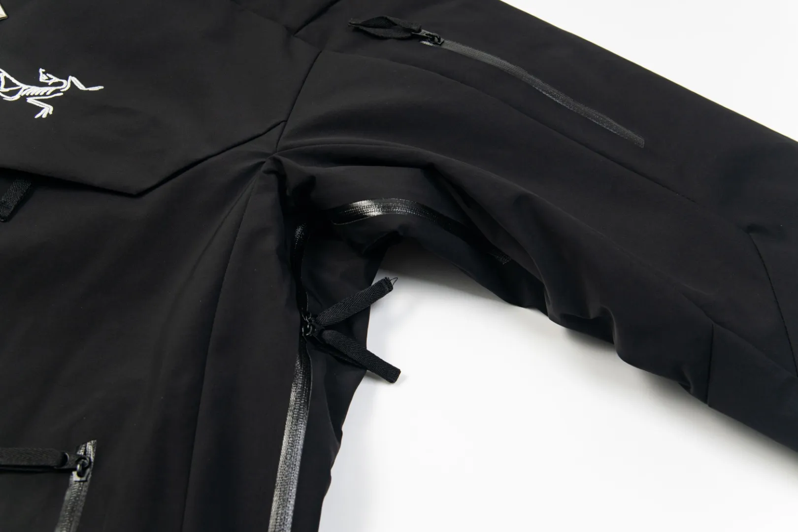 Arc'teryx Macai Jacket Black Hooded Style - Image 9