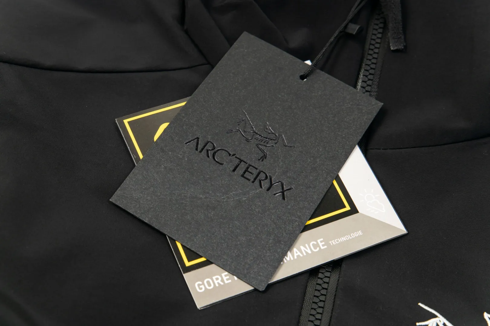 Arc'teryx Macai Jacket Black Hooded Style - Image 11