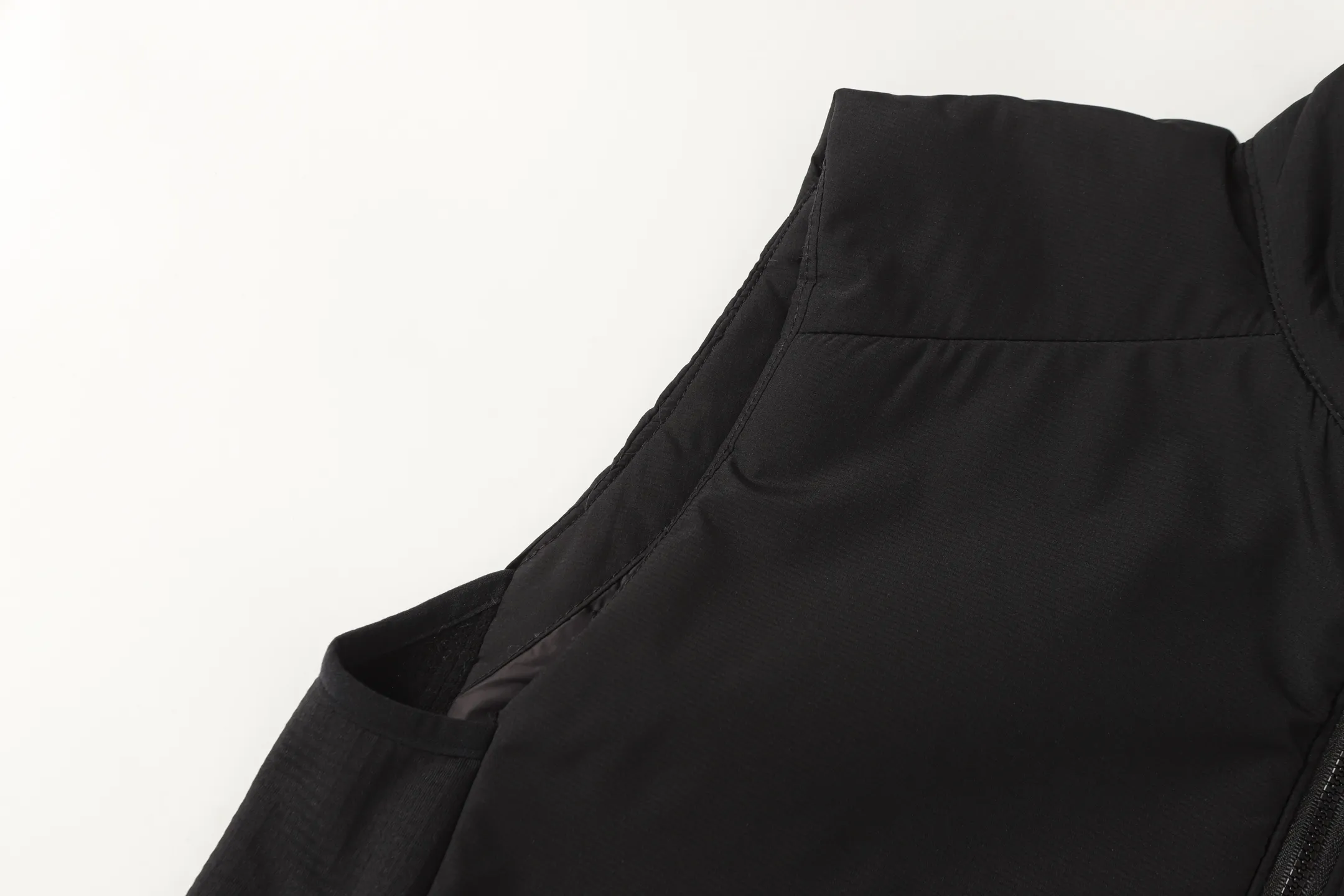 Arcteryx Embroidered Vest Black Sleeveless - Image 8