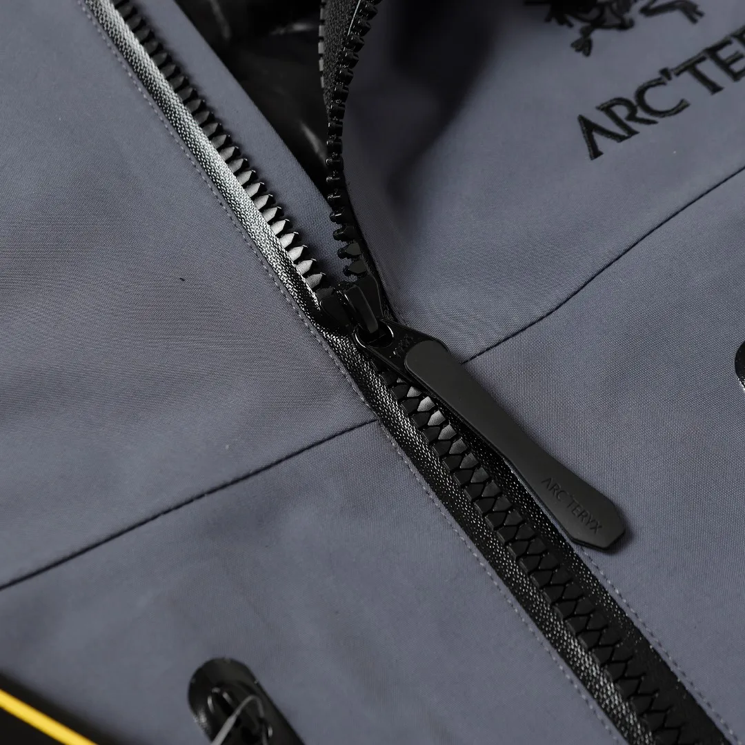 Arcteryx Alpha SV Jacket Black Green Regular - Image 12