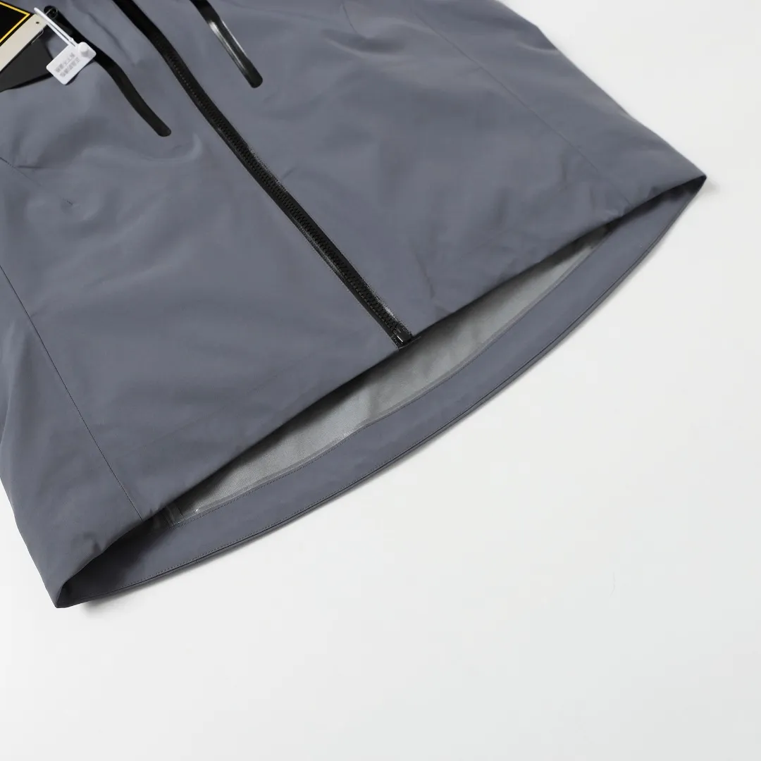 Arcteryx Alpha SV Jacket Black Green Regular - Image 13