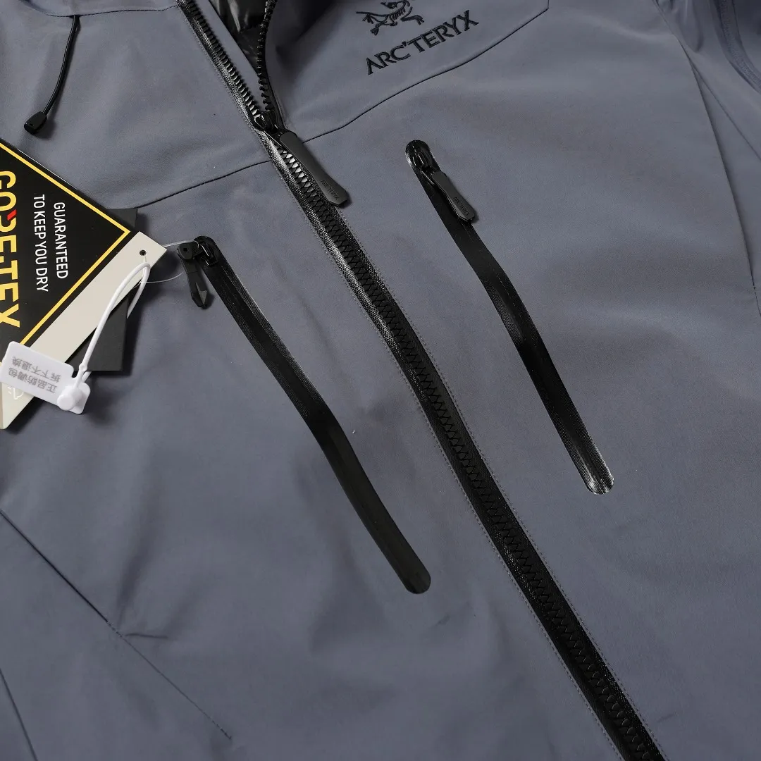 Arcteryx Alpha SV Jacket Black Green Regular - Image 15