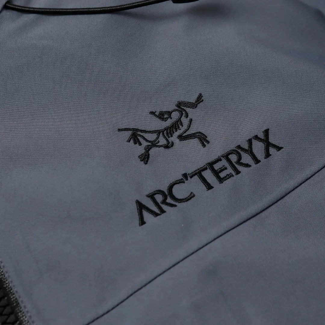 Arcteryx Alpha SV Jacket Black Green Regular - Image 5