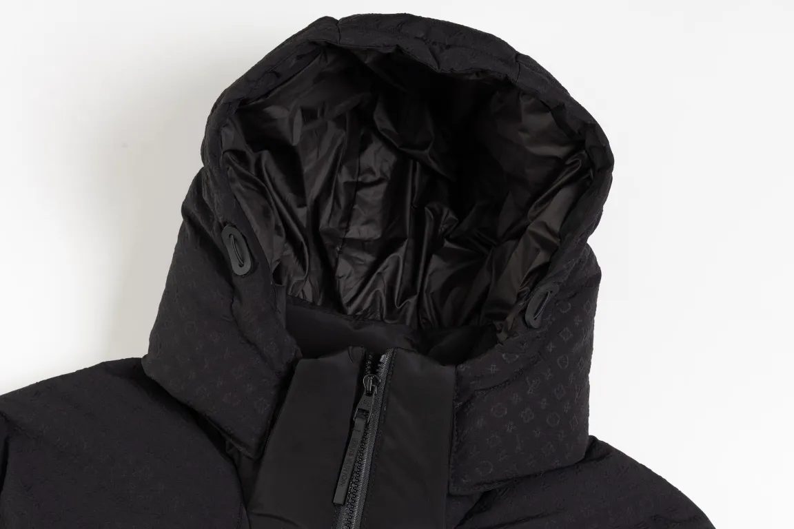 LOUIS VUITTON Down Jacket Black Oversize - Image 4