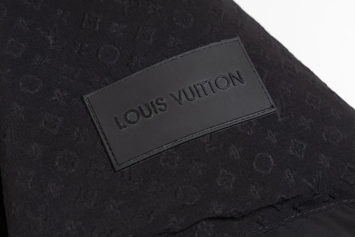 LOUIS VUITTON Down Jacket Black Oversize - Image 6