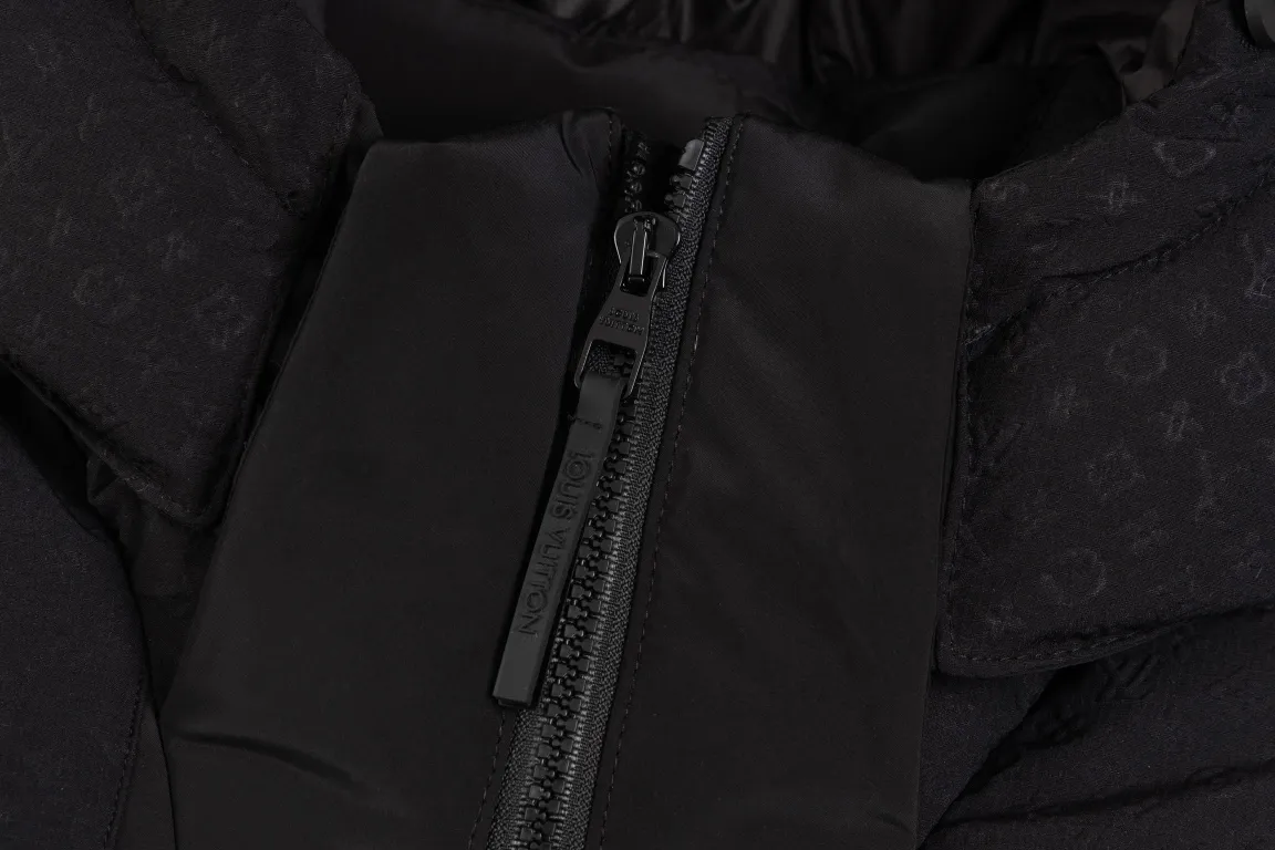 LOUIS VUITTON Down Jacket Black Oversize - Image 8