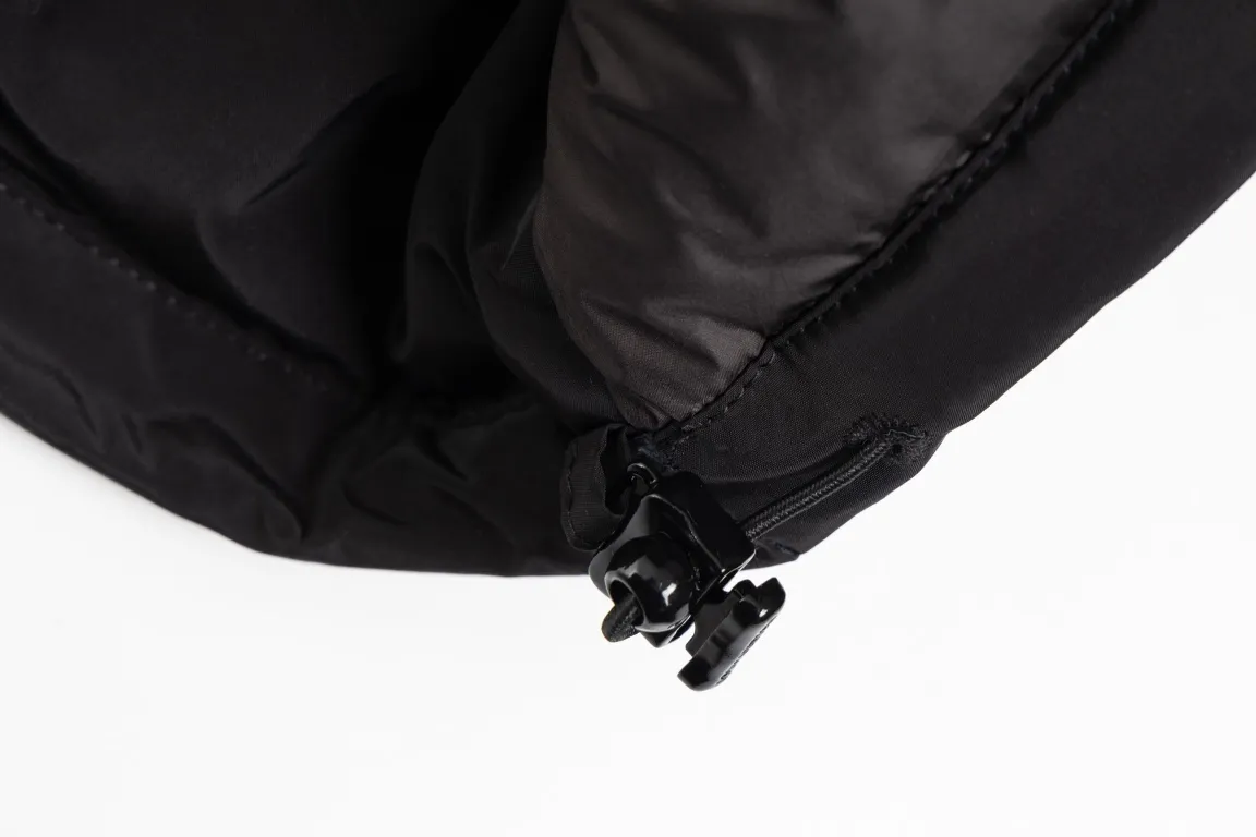 LOUIS VUITTON Down Jacket Black Oversize - Image 9