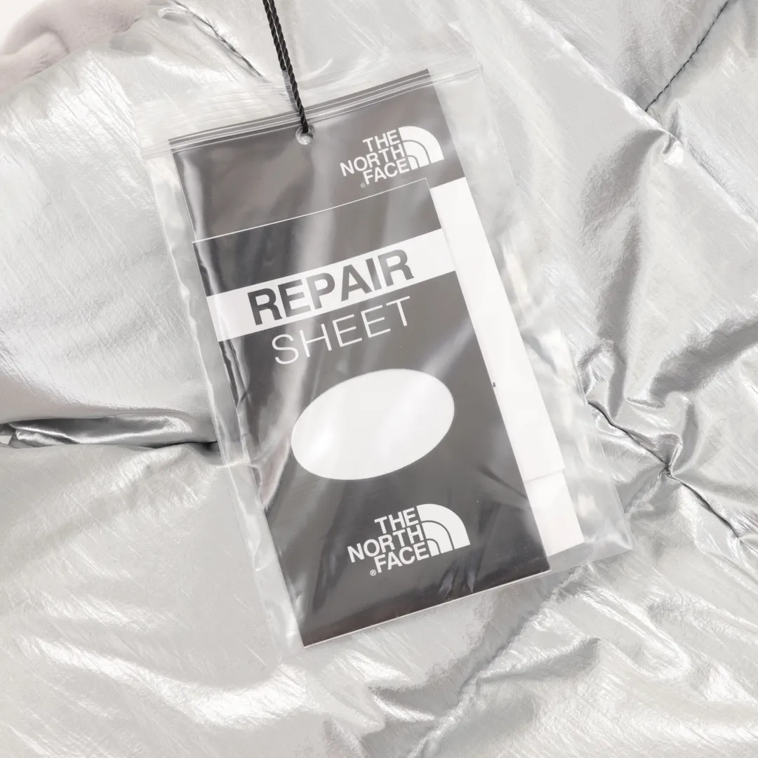 The North Face 86L Down Jacket Silver Cropped - Image 9