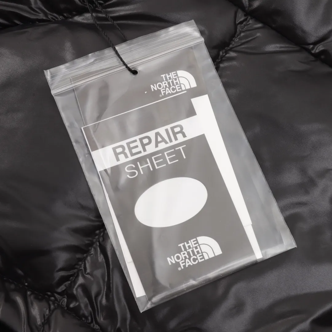 The North Face 86L Down Jacket Black Cropped - Image 8