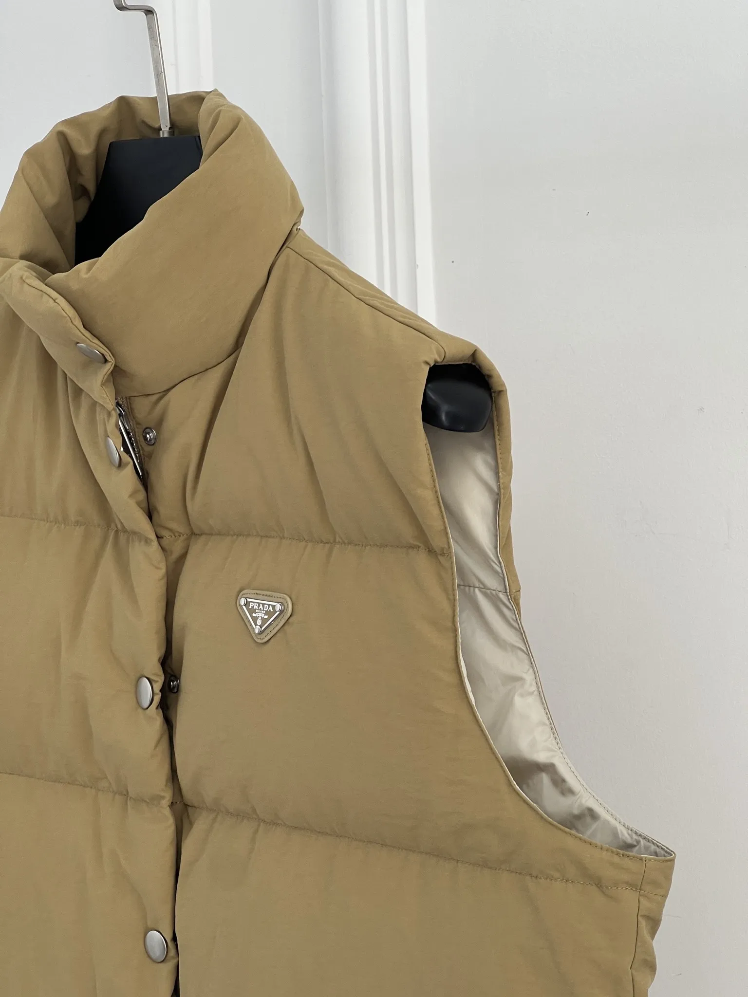 Prada 25Ss Down Vest Camel Classic Style - Image 7