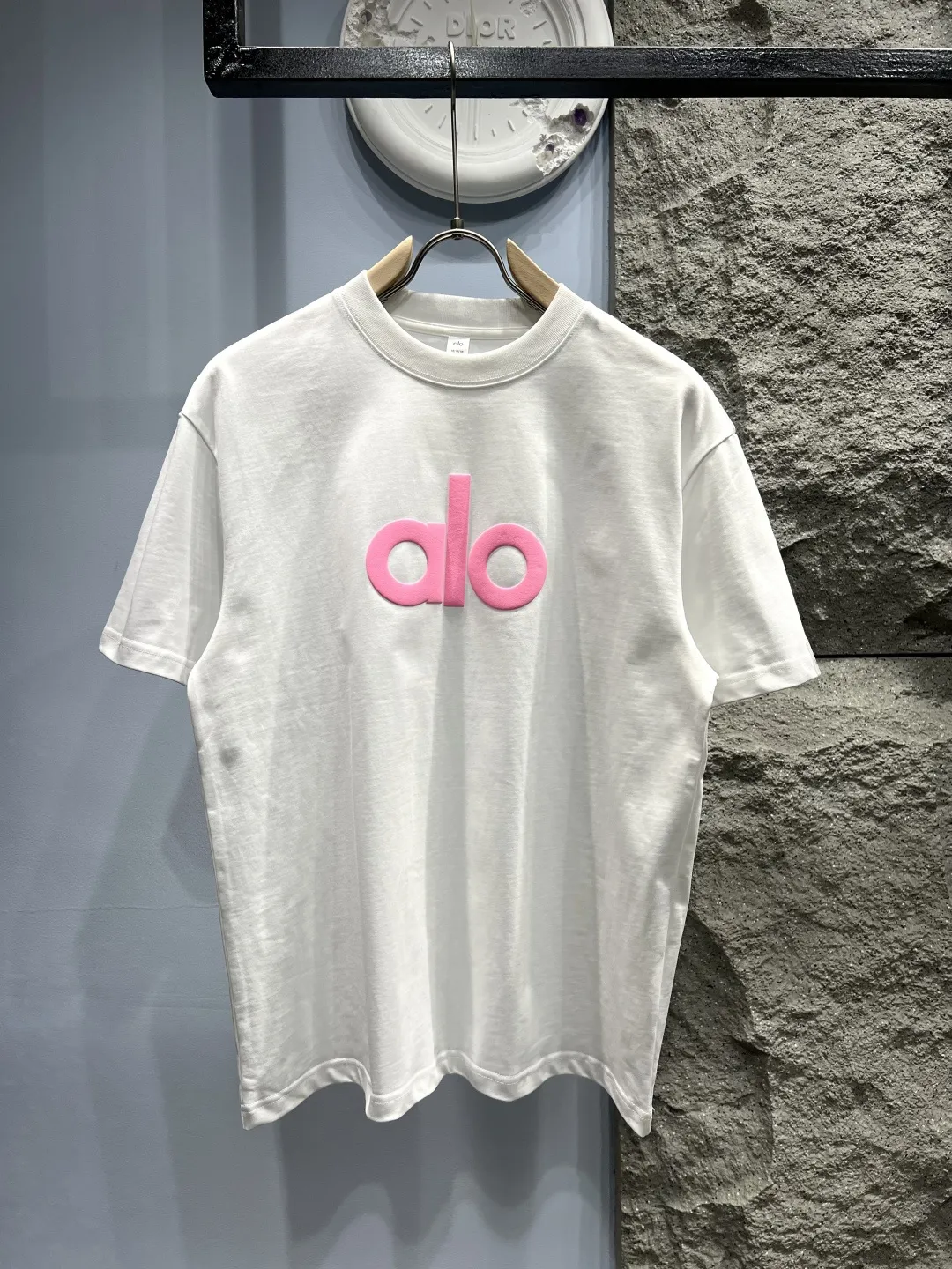 ALO Foam Logo T-Shirt White Pink