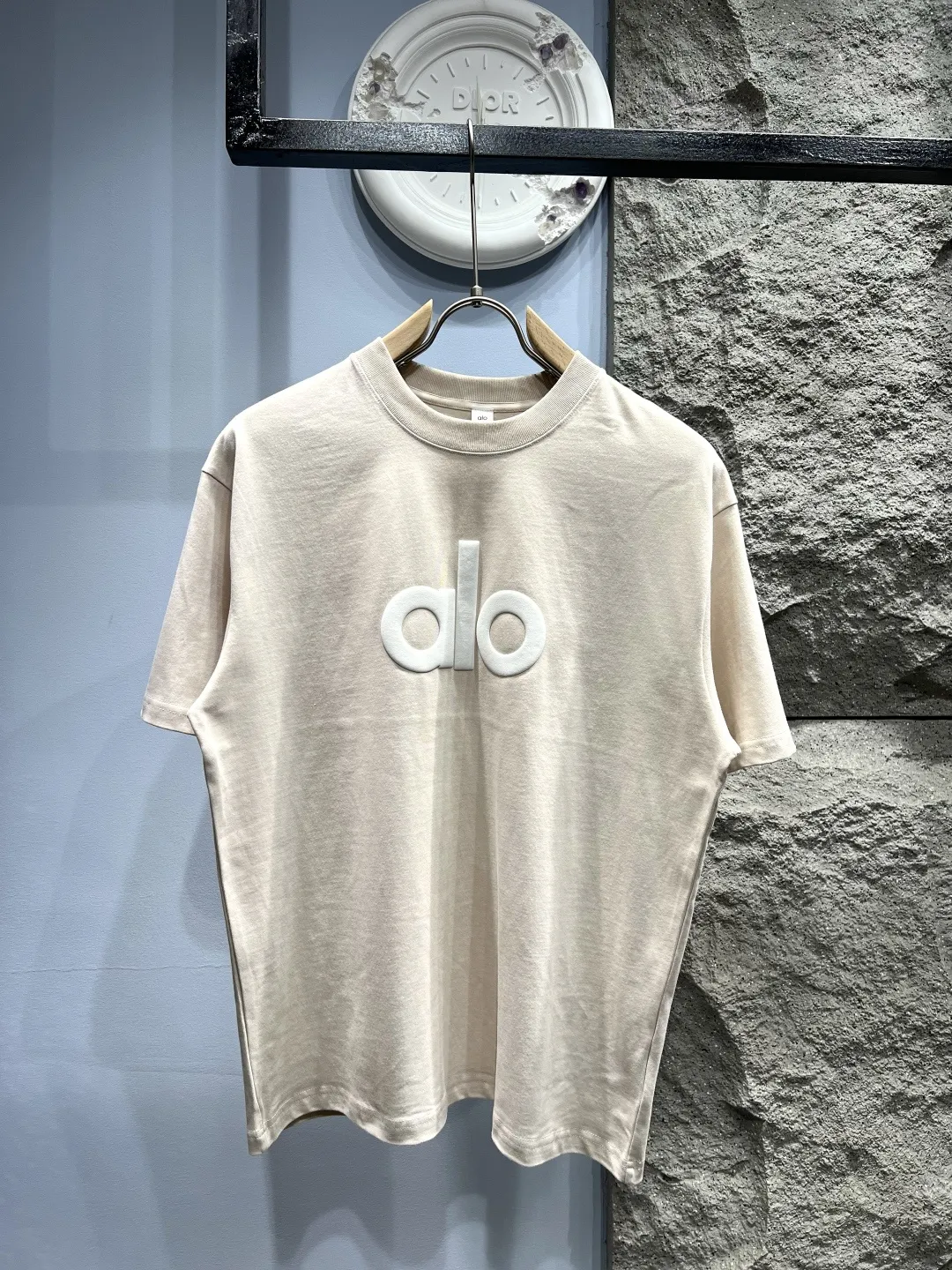 ALO Foam Logo T-Shirt Beige Short Sleeve