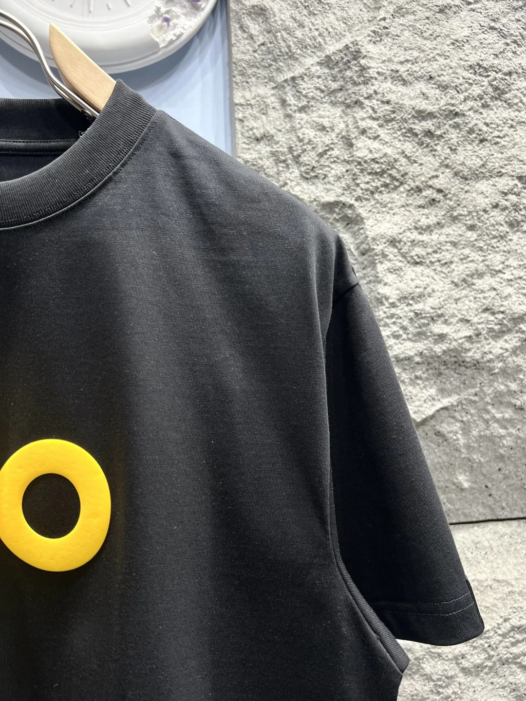 ALO Foam Logo T-Shirt Black Casual - Image 5