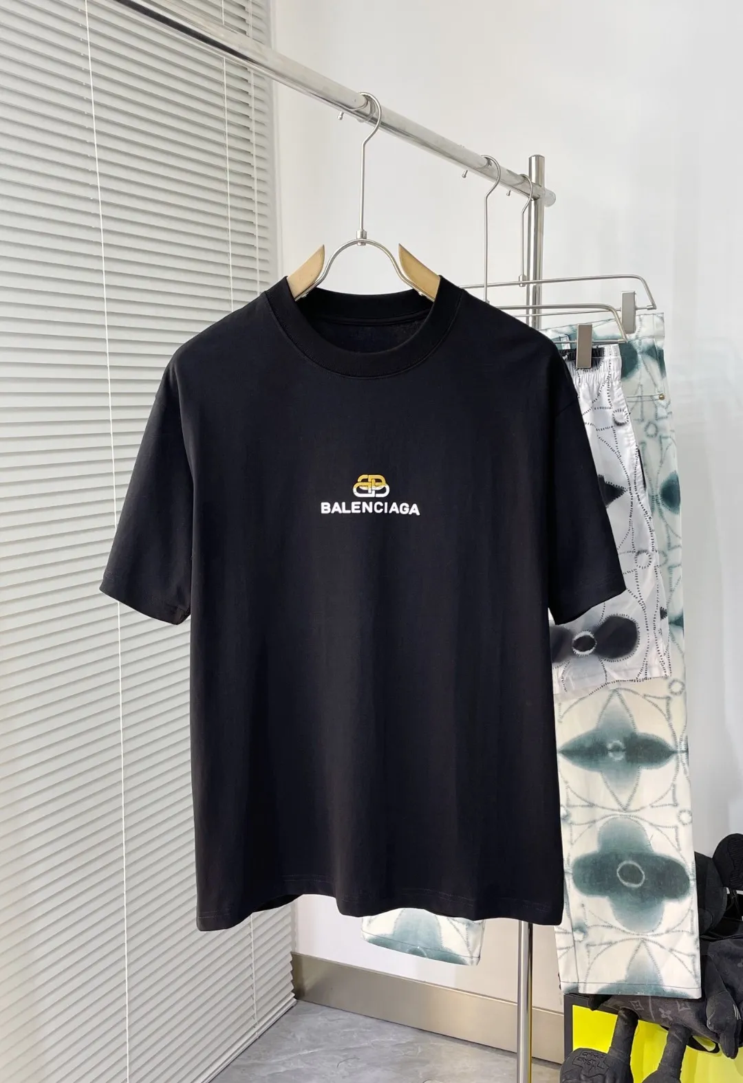 Balenciaga Logo Short Sleeve T-Shirt - Image 3