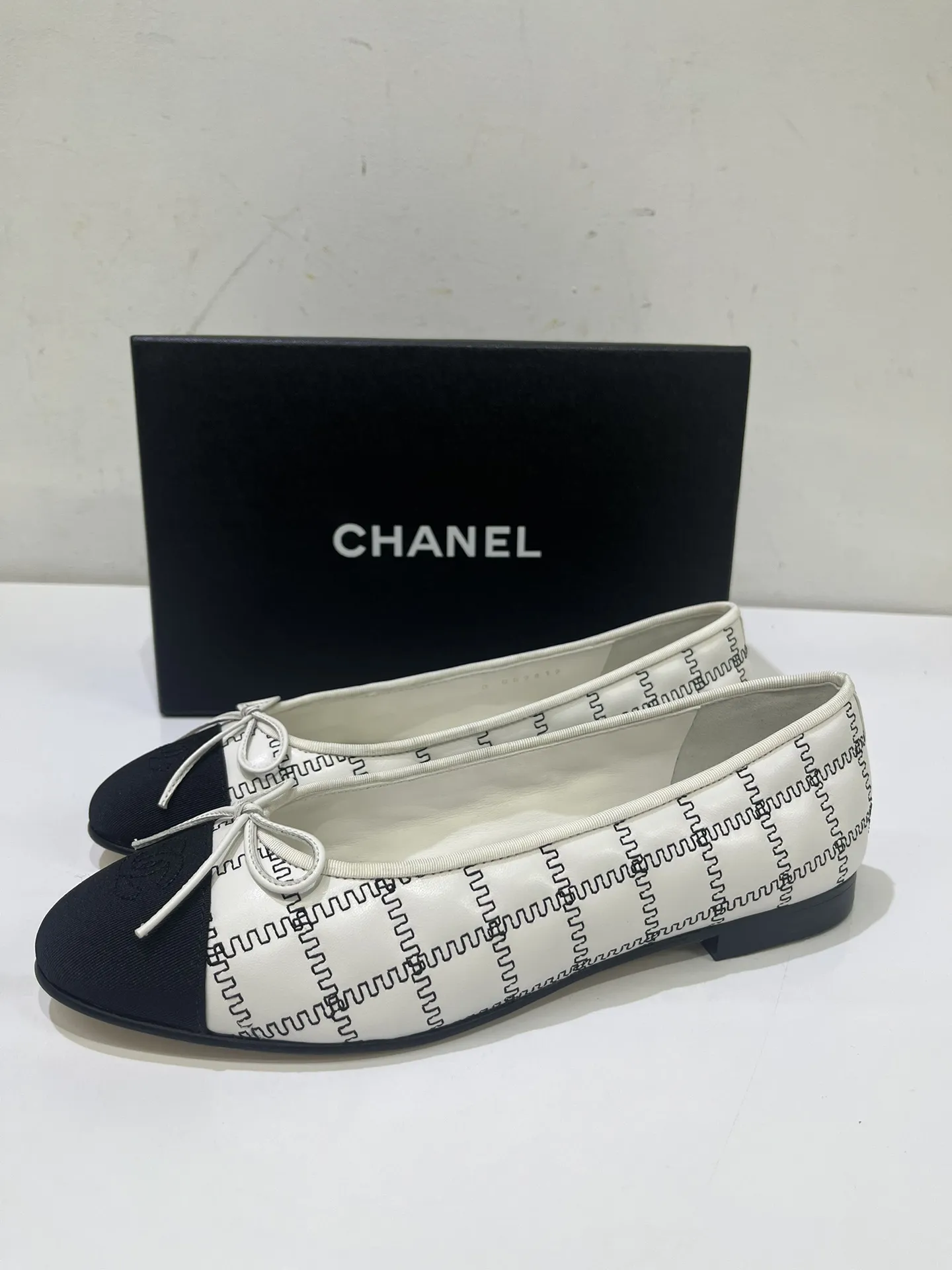 CHANEL Ballet Flats 41 White Black Pattern