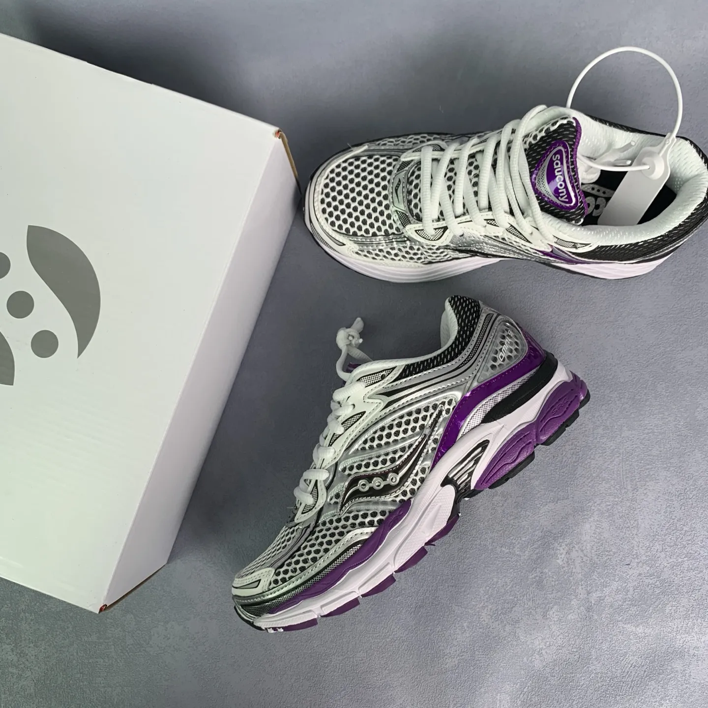 1768709106-src_2 Saucony Pro Grid Omni Violet Basse – Image 4