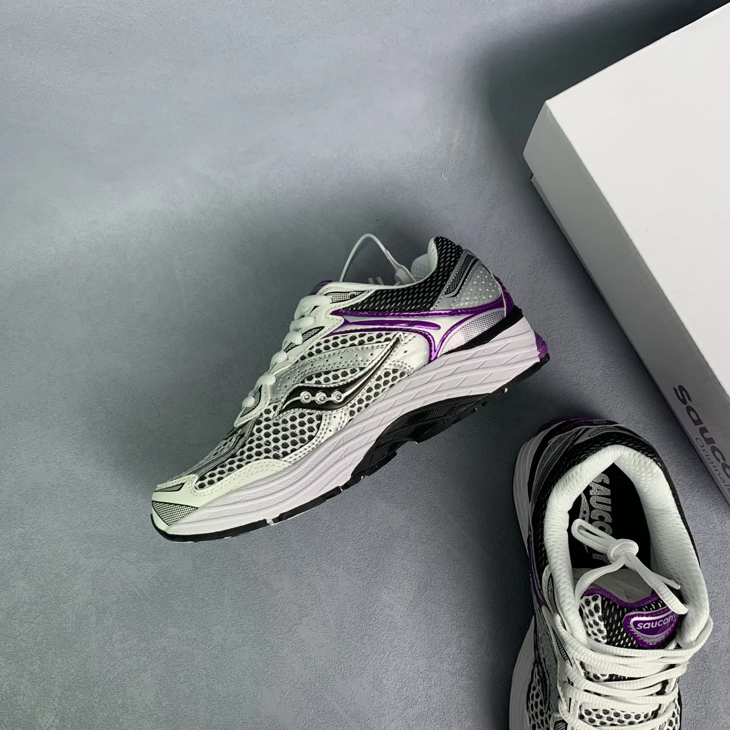 1768709106-src_3 Saucony Pro Grid Omni Violet Basse – Image 5