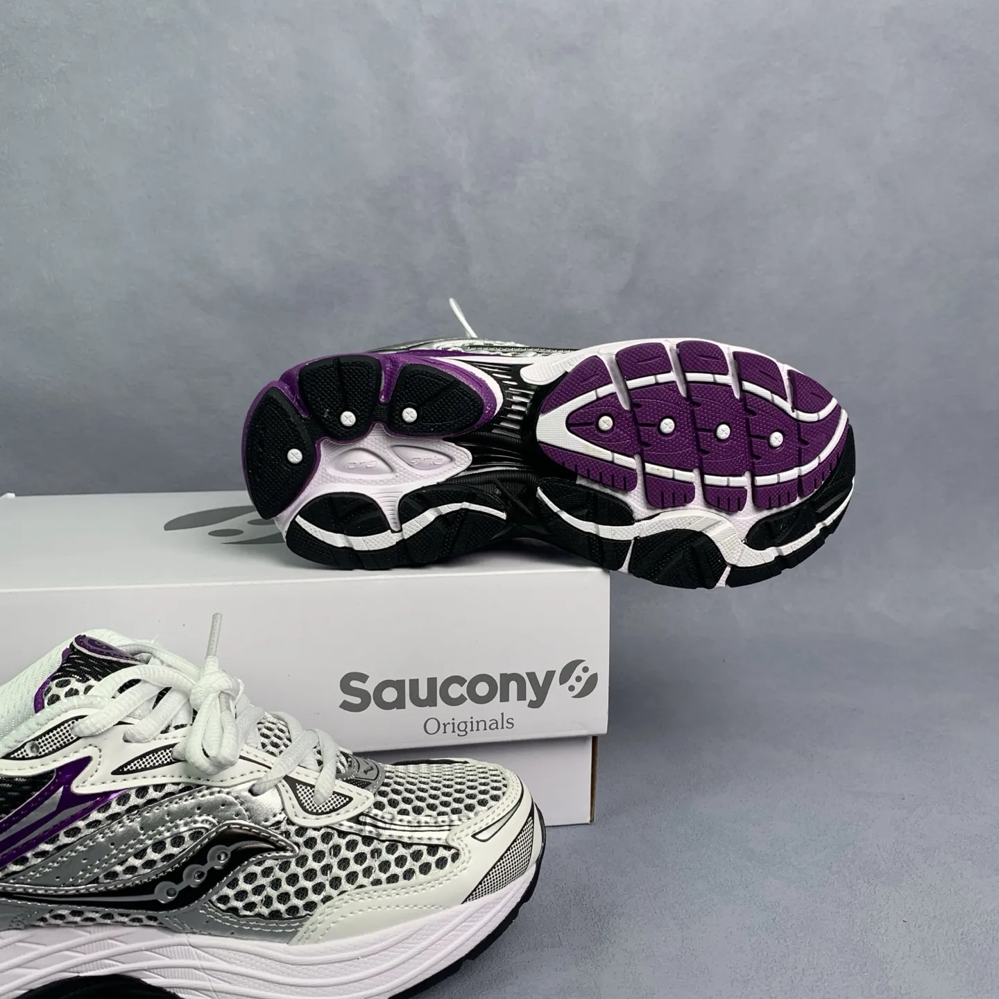 1768709107-src_8 Saucony Pro Grid Omni Violet Basse – Image 10