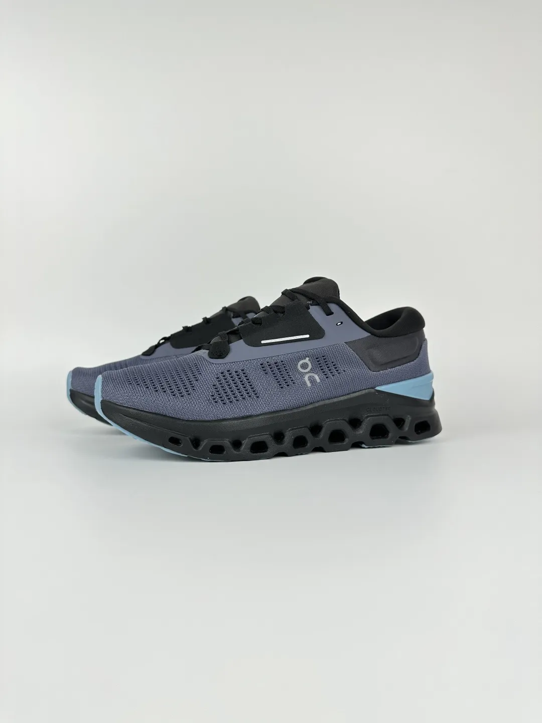 1768708983-src_2 On Cloudstratus 3 Blanc Gris Bleu Chaussures – Image 4