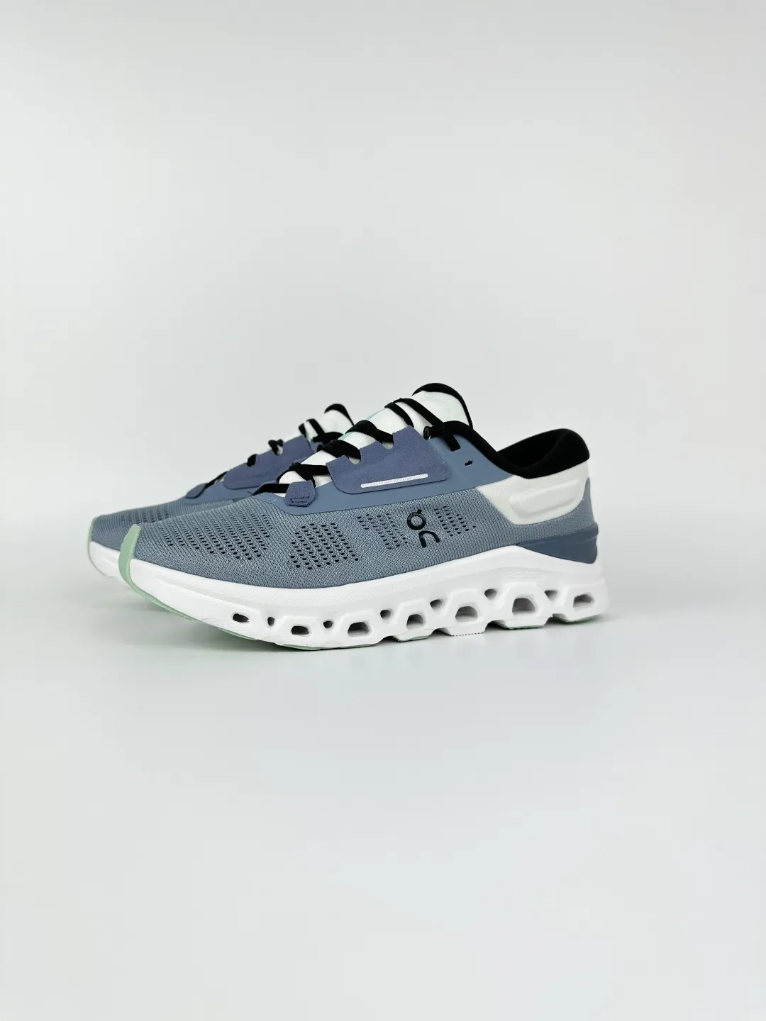 1768708984-src_8 On Cloudstratus 3 Blanc Gris Bleu Chaussures – Image 9