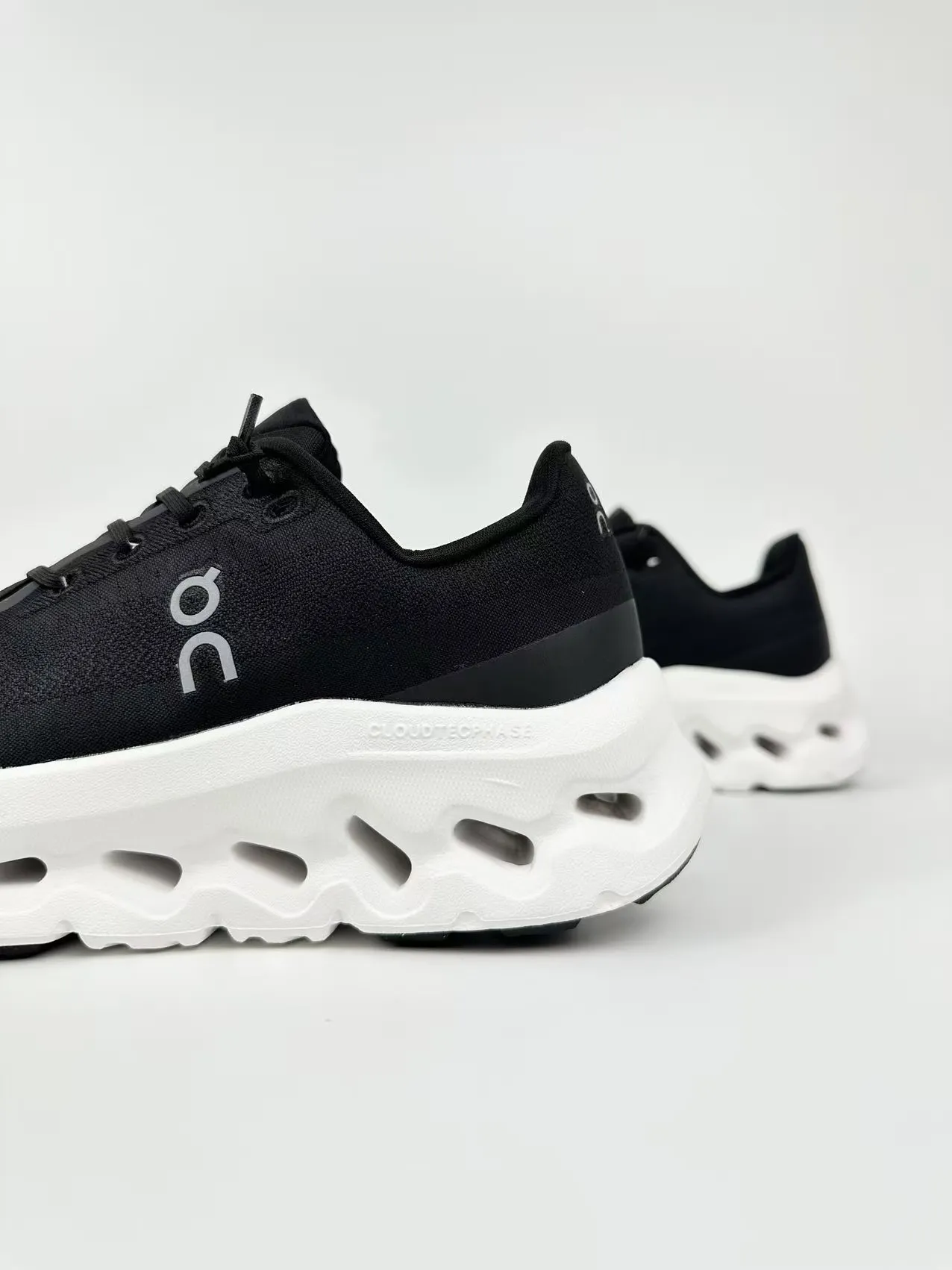 1769533900-src_5 On Cloudtilt Womens Running Shoes Black White – Image 6