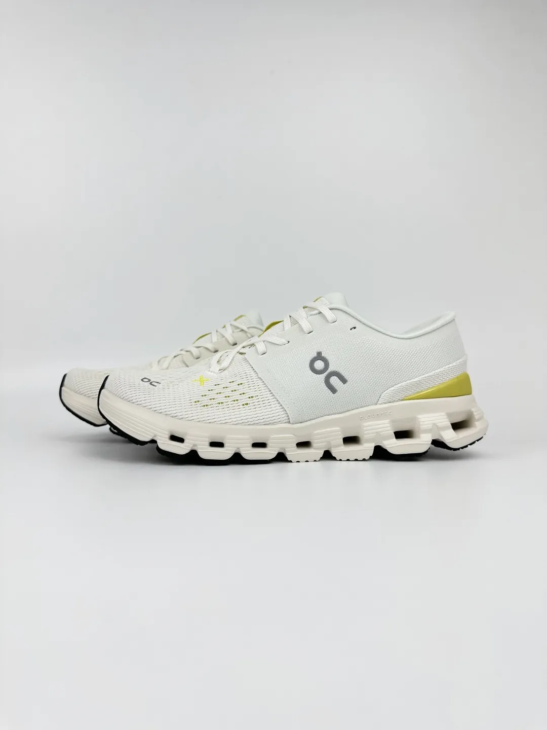 On Cloud X 4 White Training Shoes
