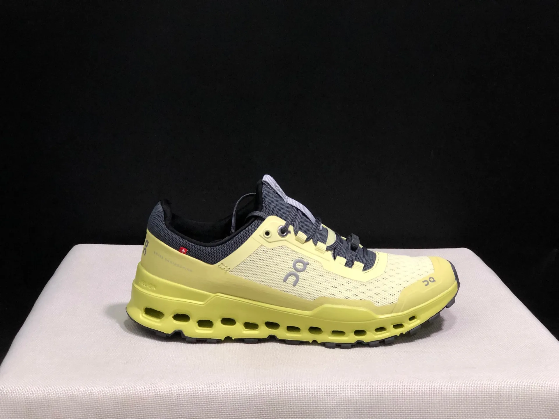 On Cloud Ultra Yellow Low Top Sneakers