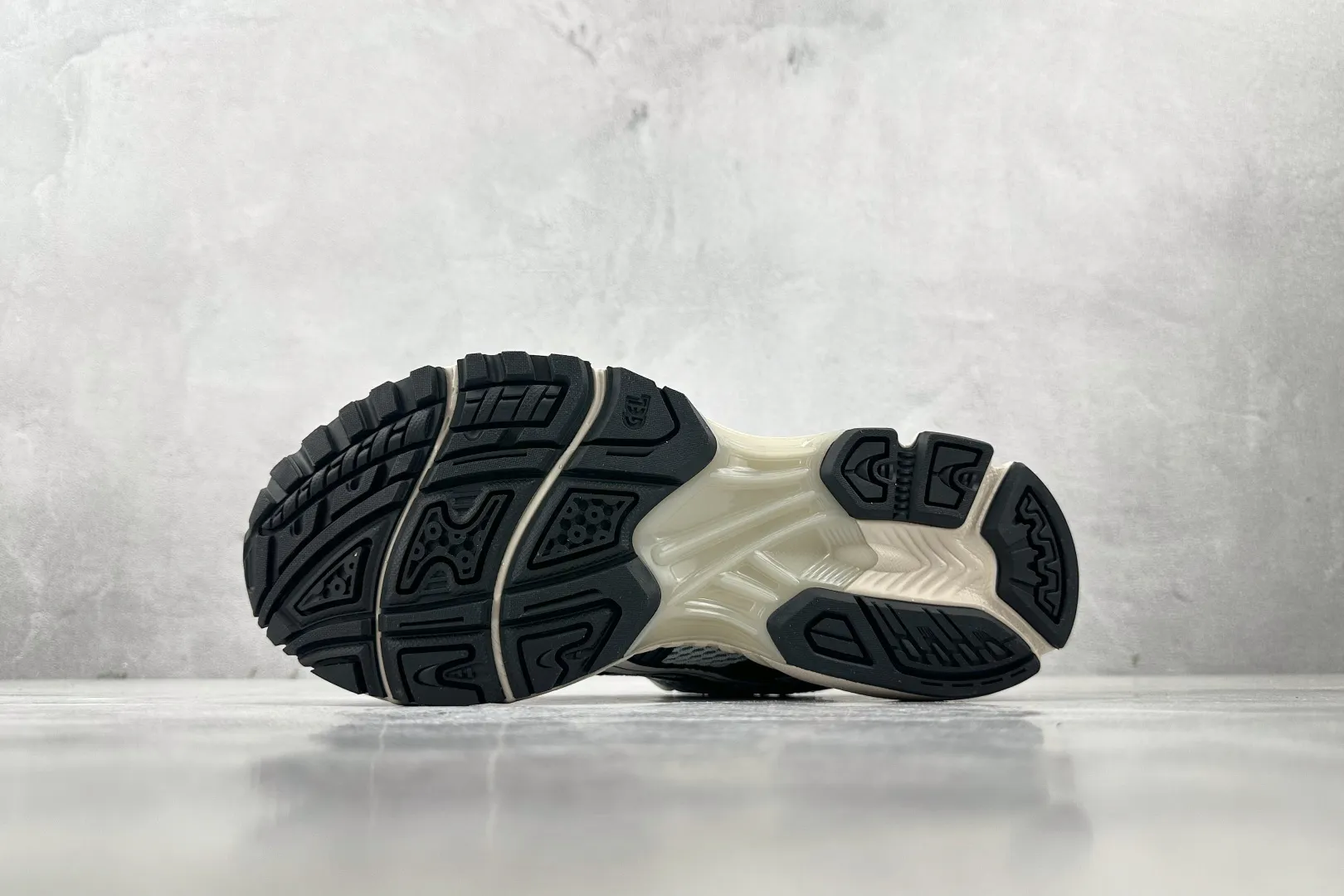 1769539881-src_3 Asics Gel-Kahana 14 Black Silver Shoe – Image 5