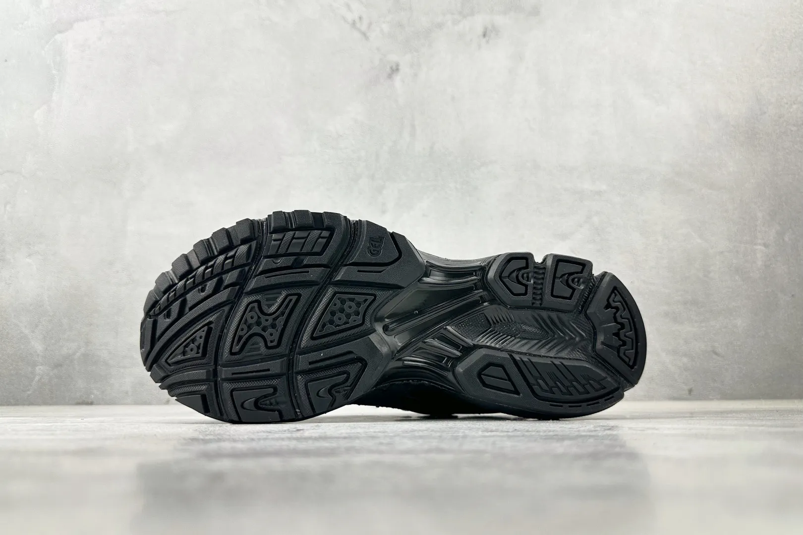 1769539725-src_3 Asics Gel-Kahana 14 Black Running Shoes – Image 4