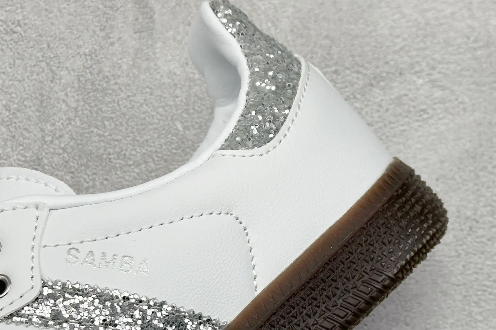 Adidas Originals Samba OG White Glitter Low Lisa High End Adidas Originals Samba OG White Glitter Low Lisa High End