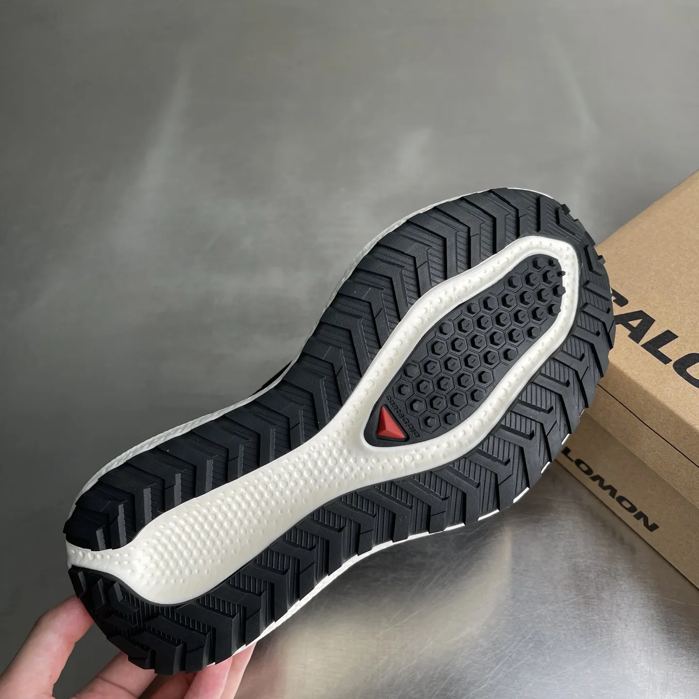 1769566704-src_8 Salomon Aero Glide 3 GRVL White Shoes – Image 8