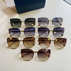 Louis Vuitton District Designer Sunglasses for Men or Women z0941u .Broken