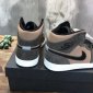 Replica Nike Air Jordan 1 Mid Sneaker