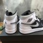 Replica Nike Air Jordan 1 Mid AJ1 Sneaker