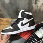 Replica Nike Air Jordan 1 High Retro Sneaker