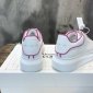 Replica Alexander McQueen 2022 classic little white shoes TS202291640