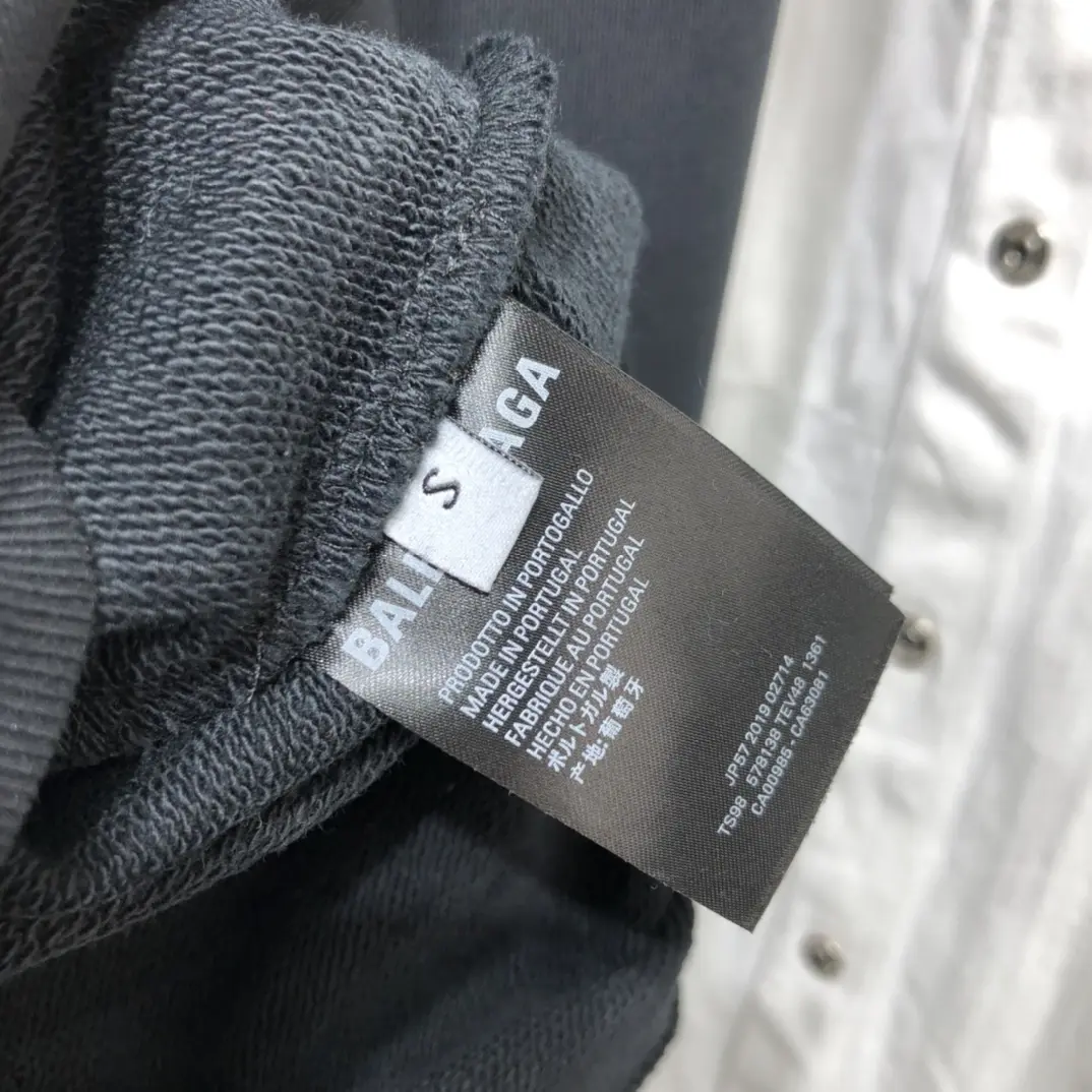 BALENCIAGA Men's & Women's Black Crew Neck Sweatshirt with Logo - 2021FW Collection, XS-L - Image 8