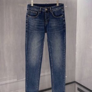 Squeeze Jeans: Blue Bottoms 