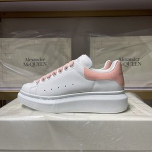 Alexander McQueen - Larry leather low-top sneakers - Female - 36
