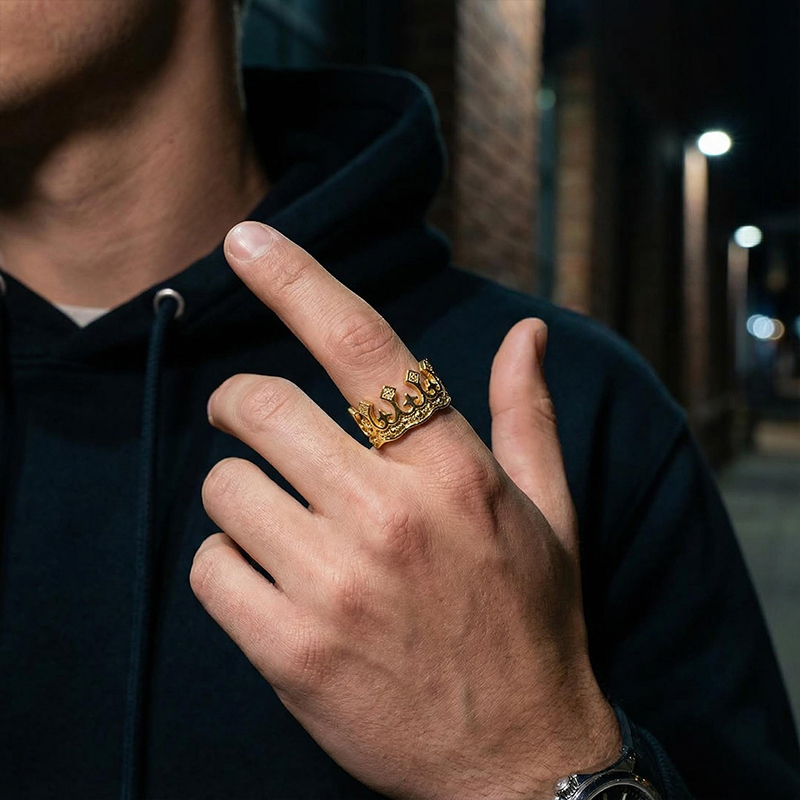 King Crown Ring Bold Statement Style With Street Luxury - Image 4