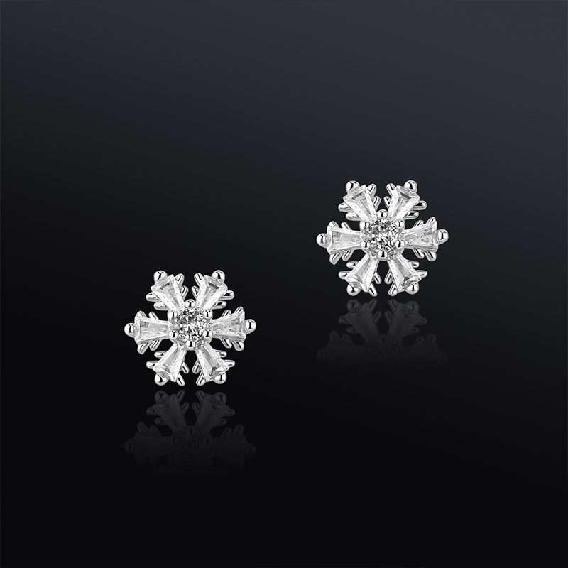 Sparkling Snowflake Stud Earrings Bold Statement Style With Street Luxury - Image 3